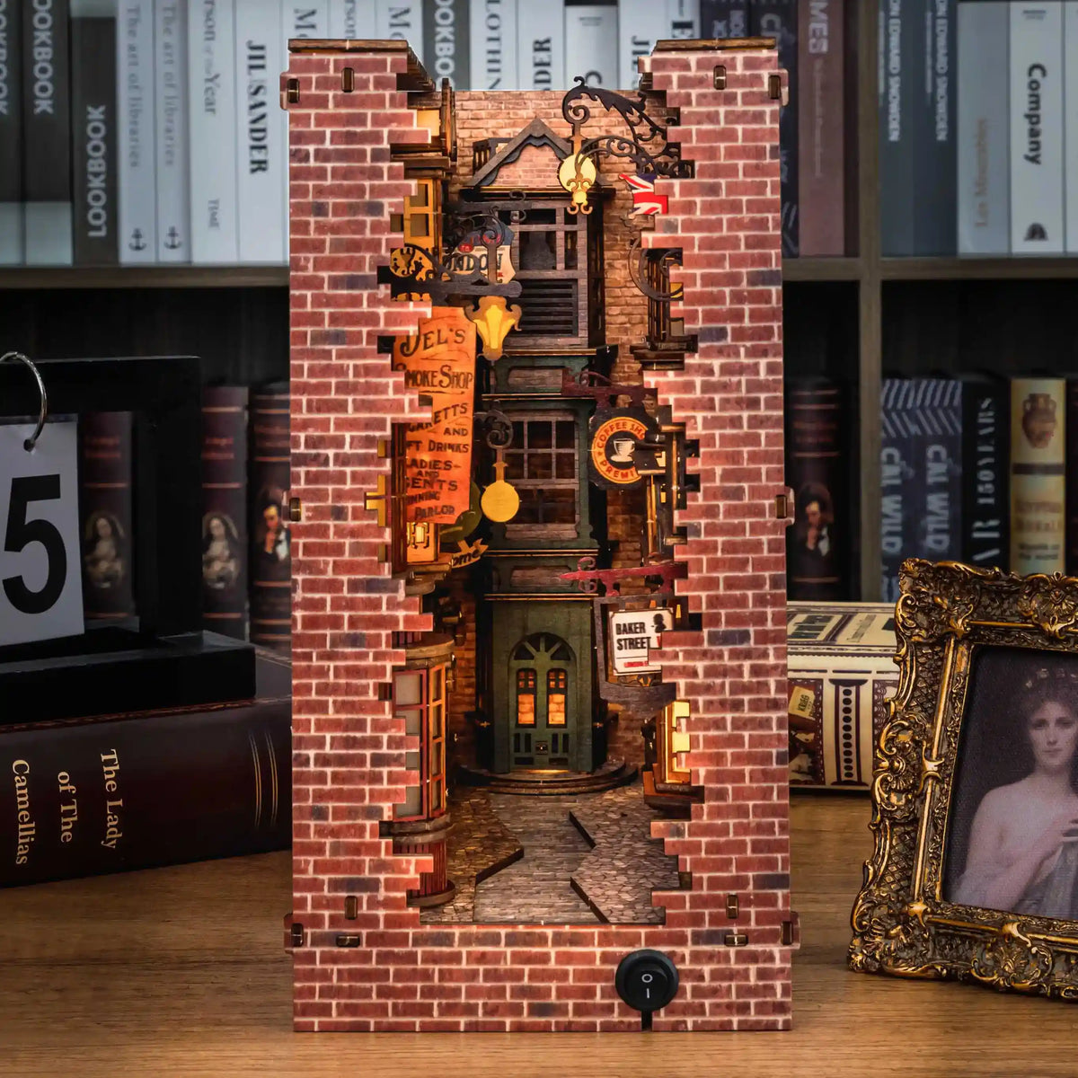 Book Nook London Alley DIY kit - BN027