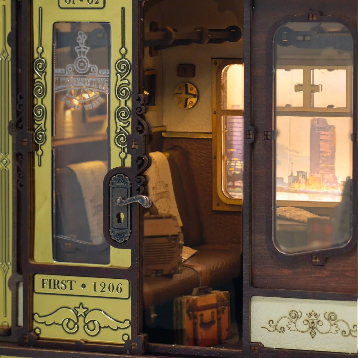 Book Nook 1940s Train Cabin DIY kit - BN003